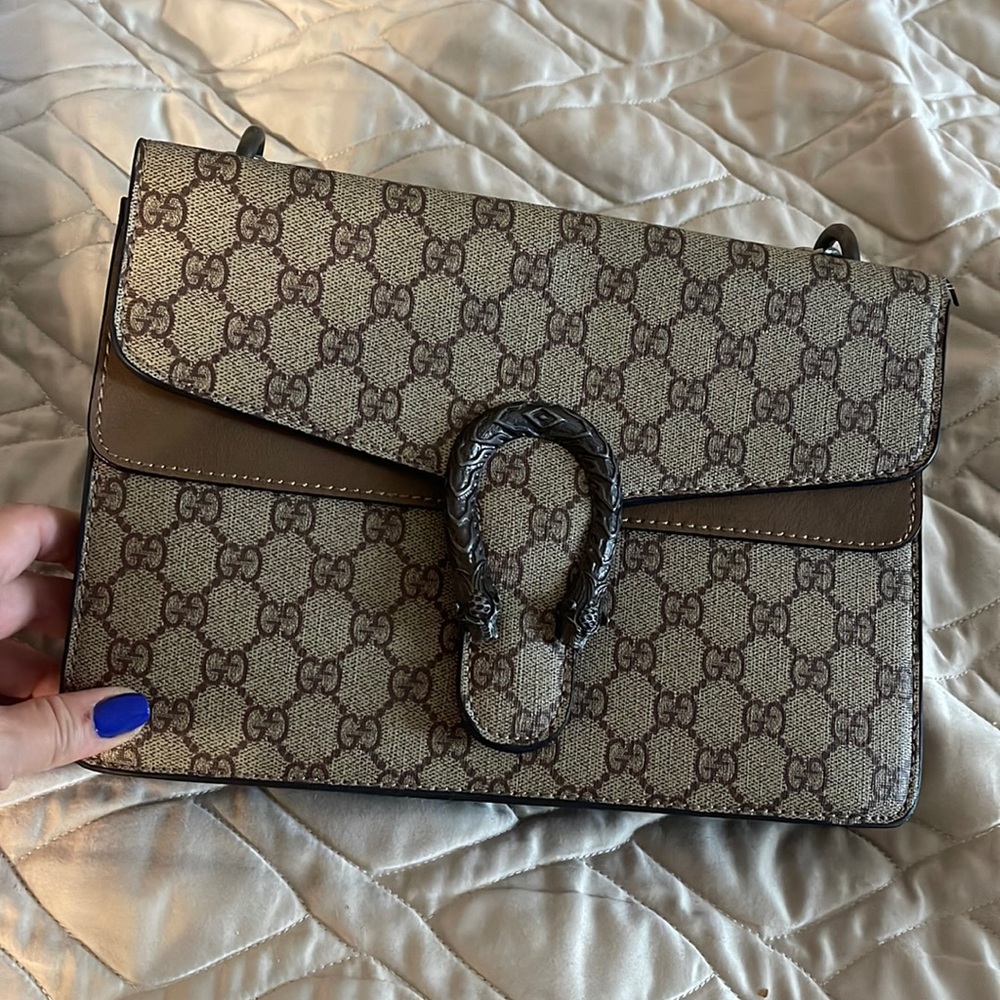 Gucci bag. I’m reposhing this bag.